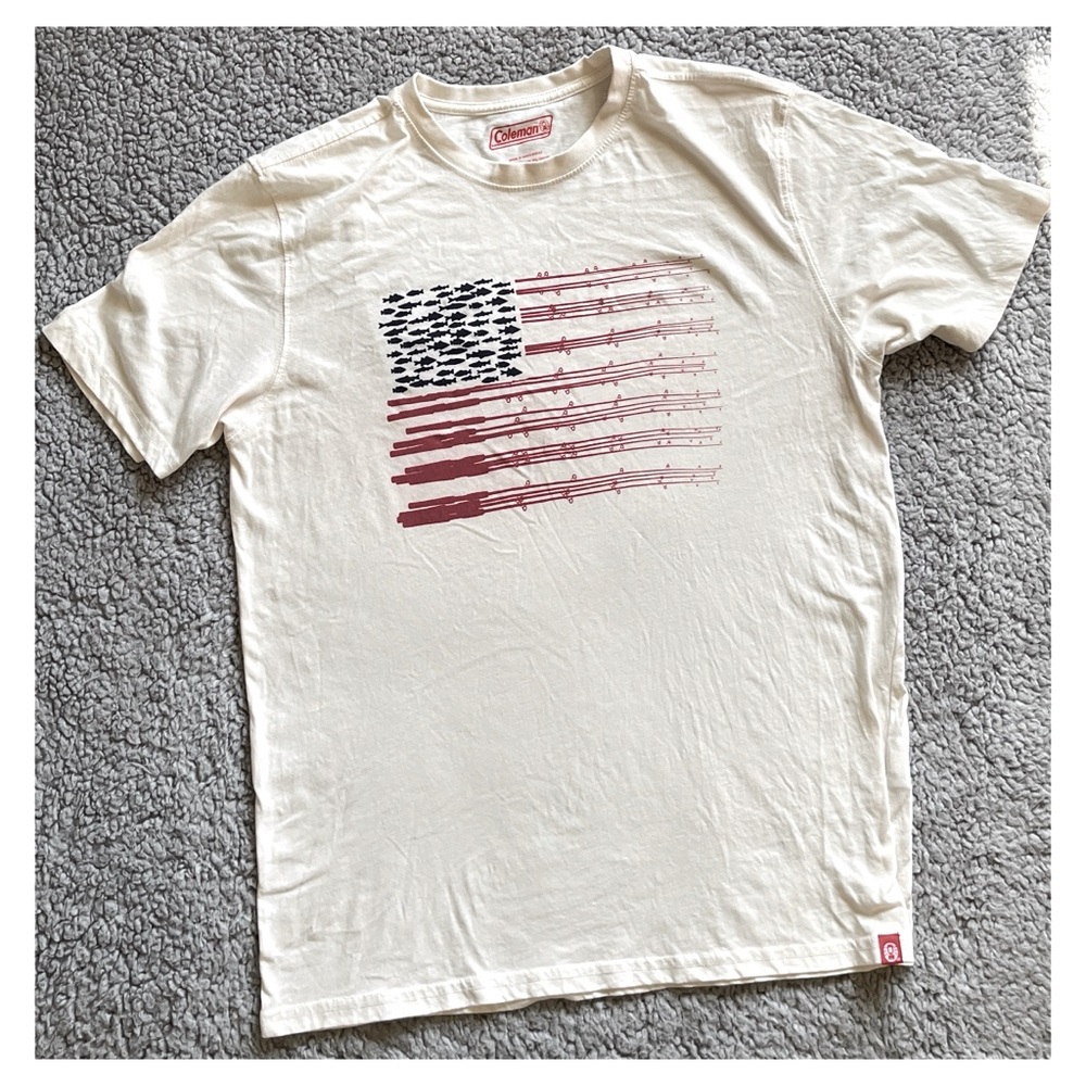 Coleman Outdoors Men’s Medium Cream Red White & Blue Fish American Flag Shirt/